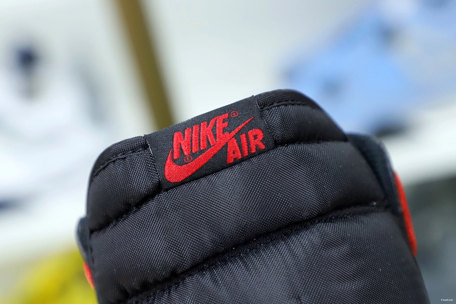 RETRO JORDAN 1 AIR 'BRED' HIGH OG 1011